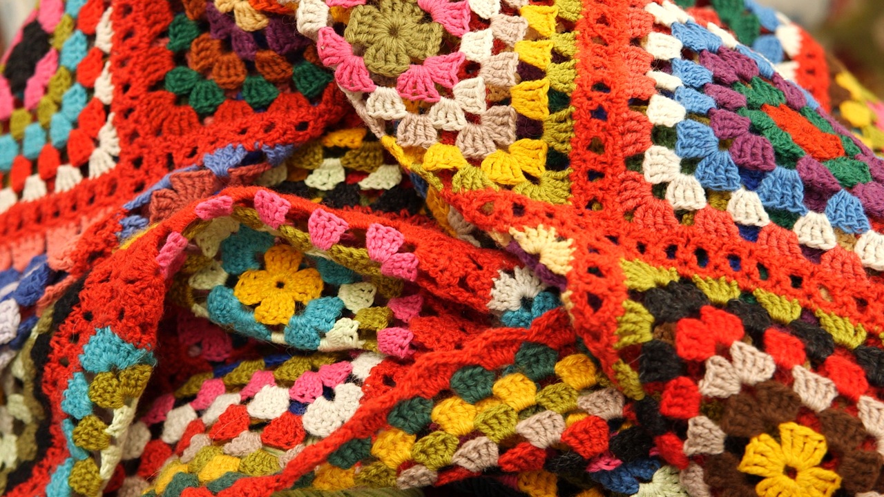 Download HOW TO MAKE A GRANNY SQUARE - ARNE & CARLOS